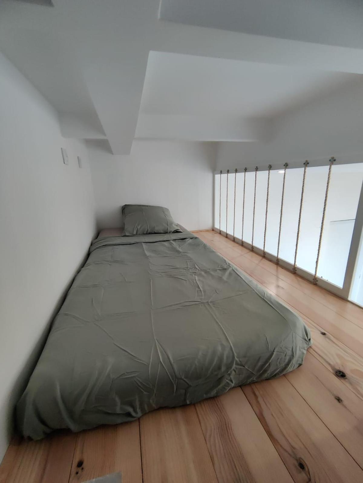 Apartamento Loft Chic Avec Mezzanine Contemporaine Vénissieux Exterior foto