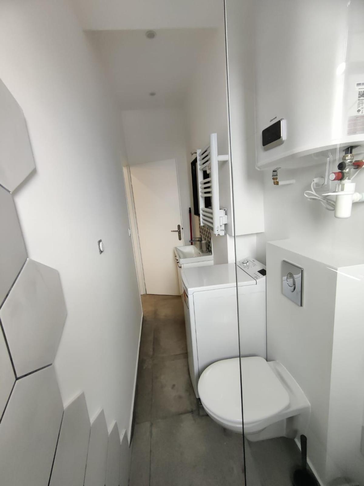 Apartamento Loft Chic Avec Mezzanine Contemporaine Vénissieux Exterior foto