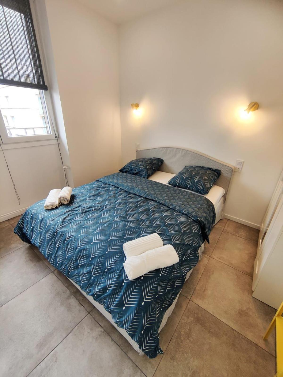 Apartamento Loft Chic Avec Mezzanine Contemporaine Vénissieux Exterior foto
