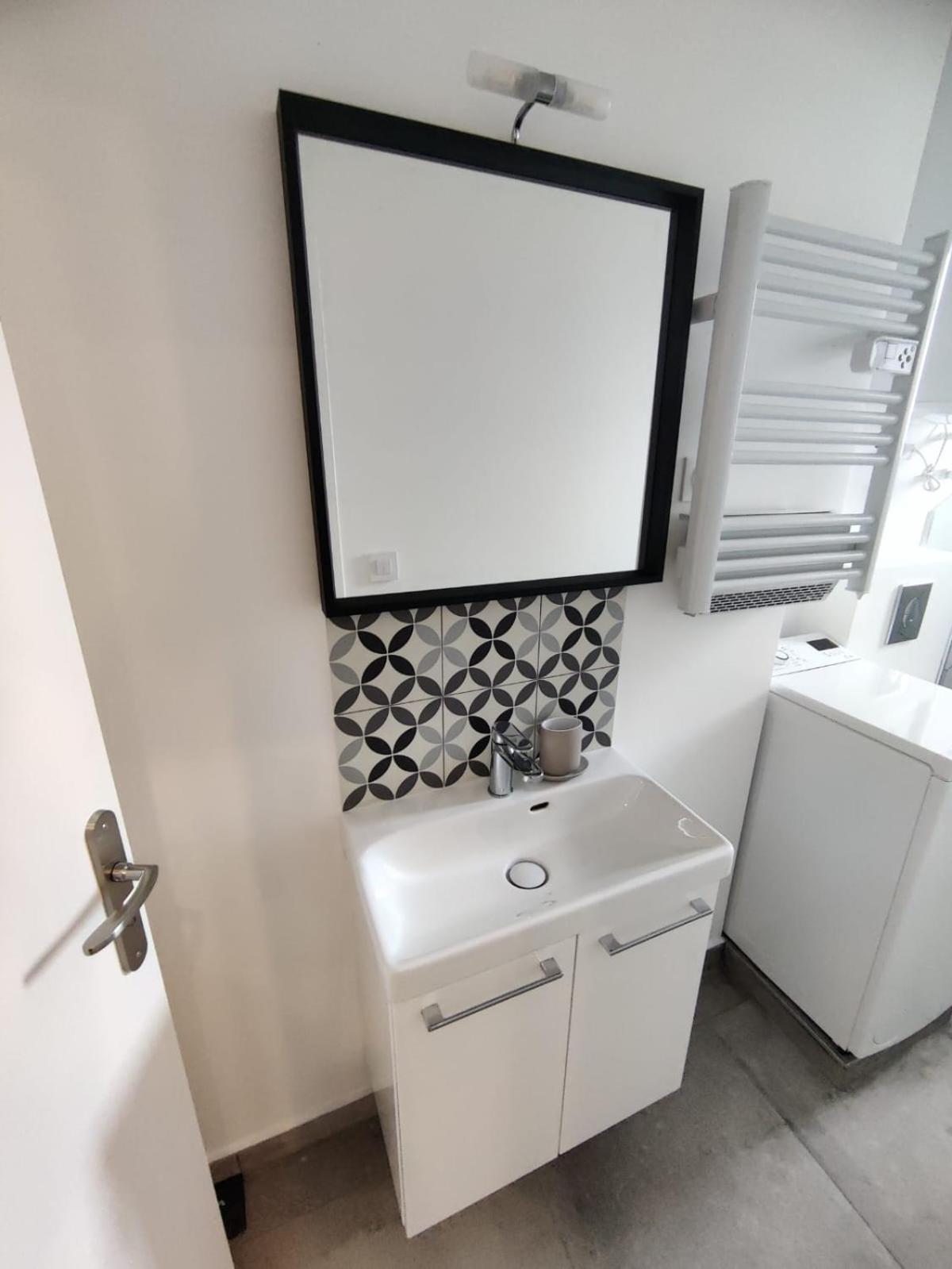 Apartamento Loft Chic Avec Mezzanine Contemporaine Vénissieux Exterior foto