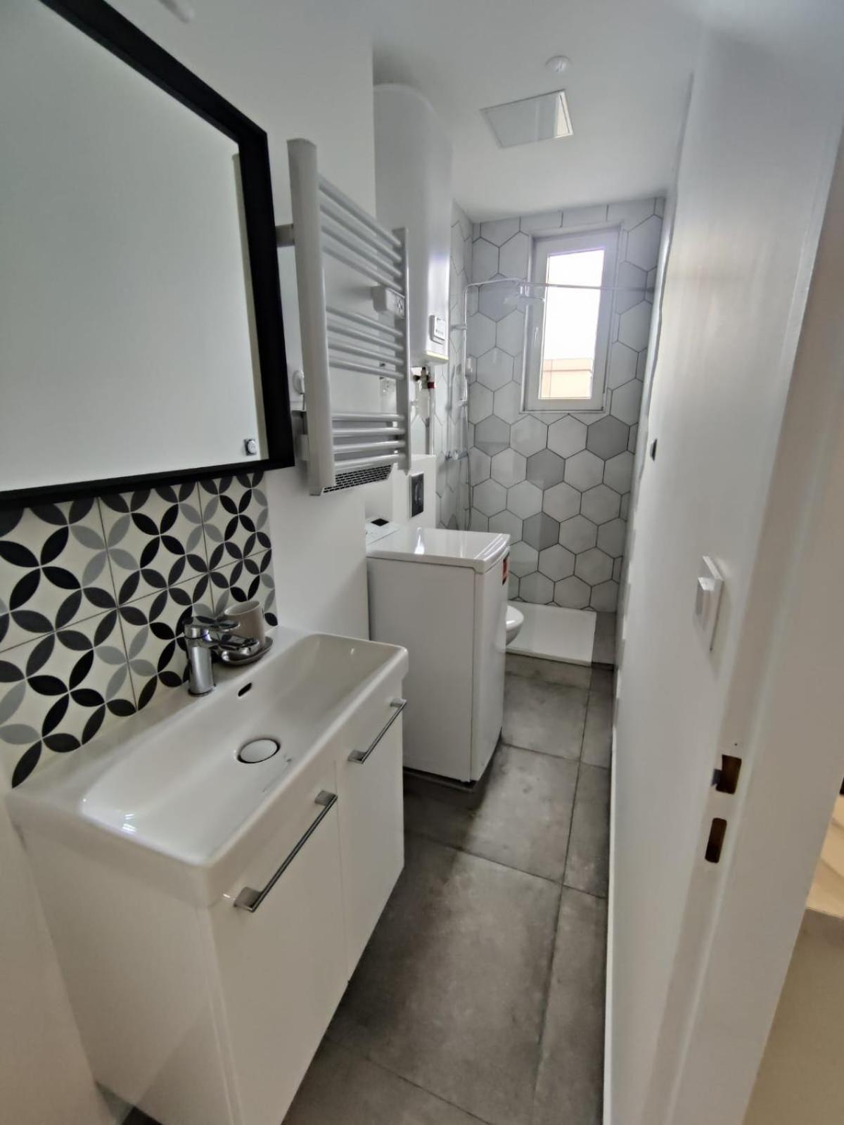 Apartamento Loft Chic Avec Mezzanine Contemporaine Vénissieux Exterior foto